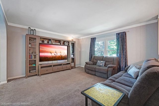 201 Brandt Place, Hobart, IN 46342