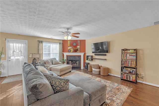 642 Lakes Circle, Lithonia, GA 30058