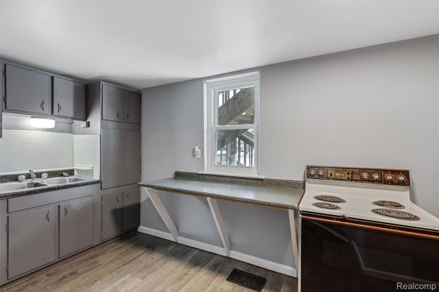 209 W Aldrich Street W, Capac Village, MI 48014