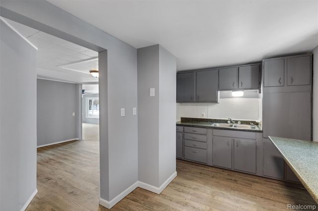209 W Aldrich Street W, Capac Village, MI 48014