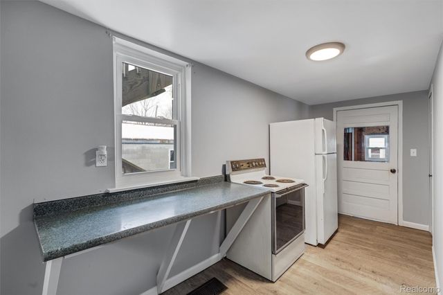 209 W Aldrich Street W, Capac Village, MI 48014