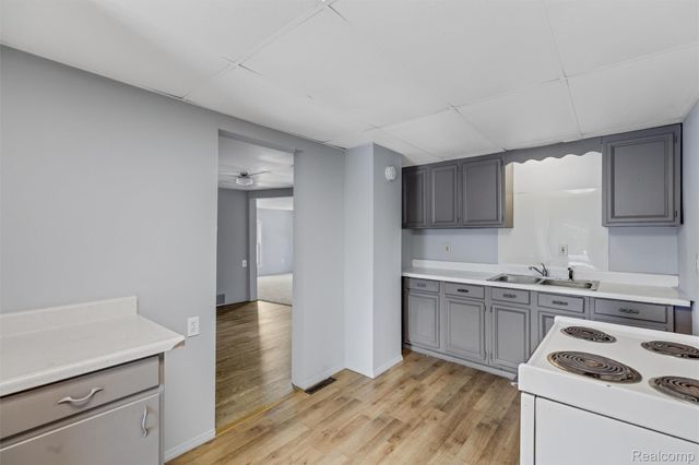 209 W Aldrich Street W, Capac Village, MI 48014