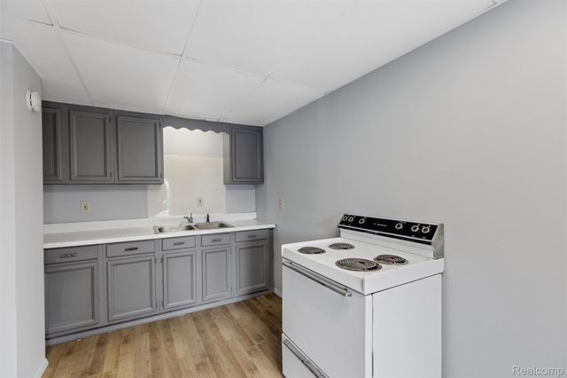 209 W Aldrich Street W, Capac Village, MI 48014