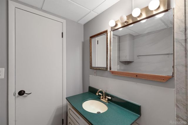 209 W Aldrich Street W, Capac Village, MI 48014