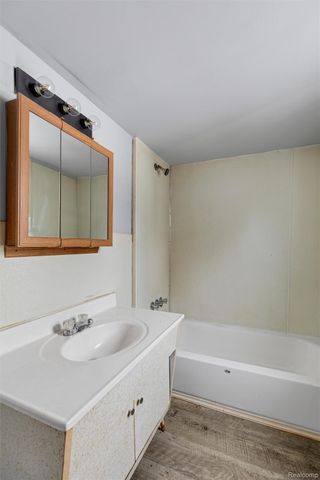 209 W Aldrich Street W, Capac Village, MI 48014