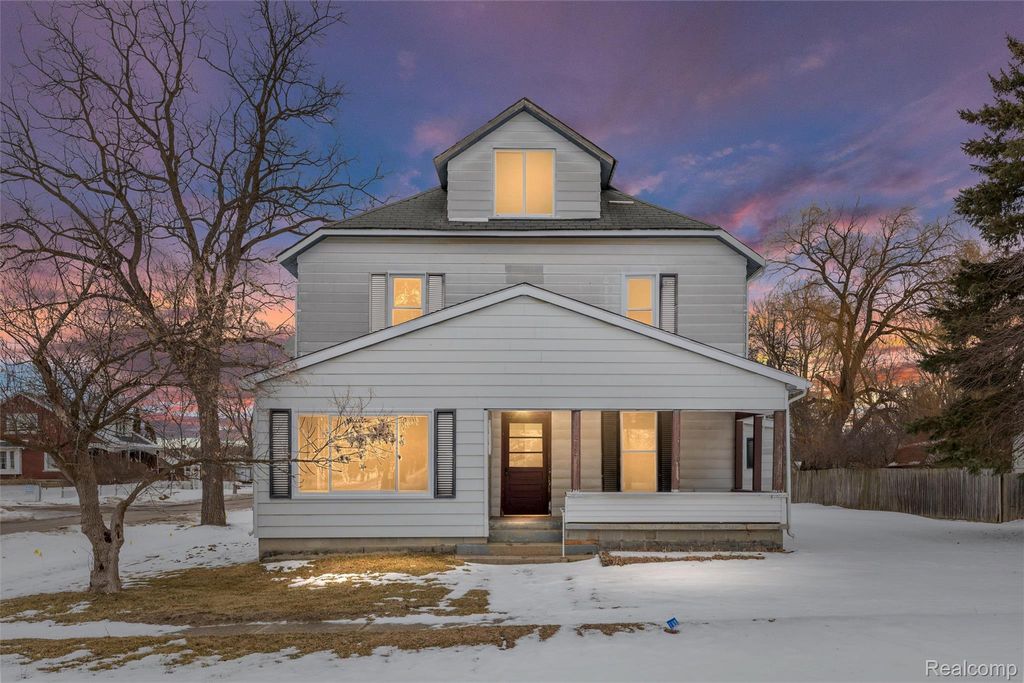 209 W Aldrich Street W, Capac Village, MI 48014