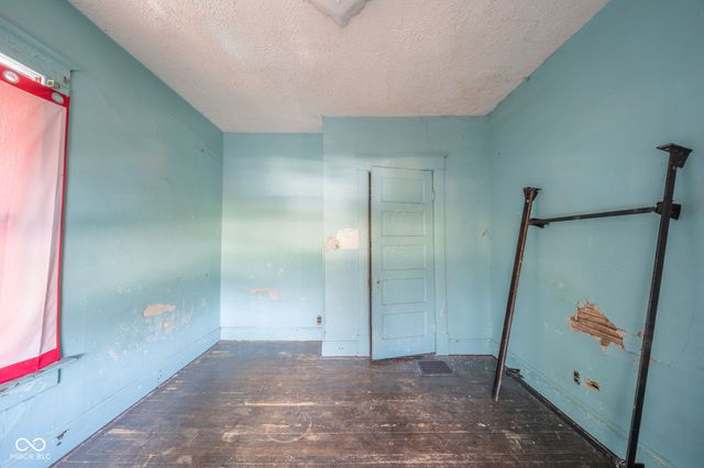1019 S 15th Street, Terre Haute, IN 47807