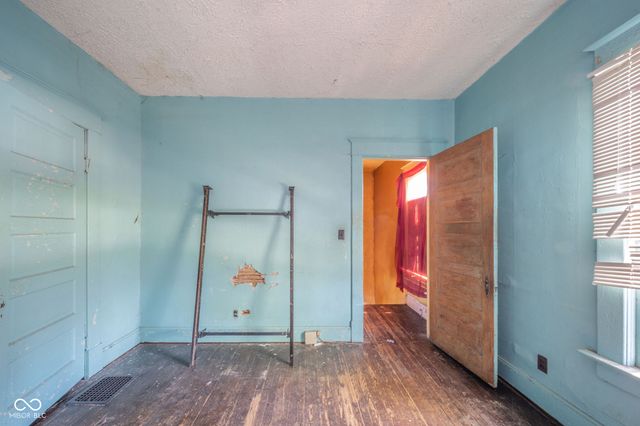 1019 S 15th Street, Terre Haute, IN 47807