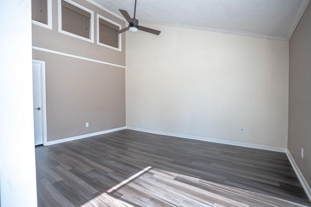 928 Memorial Village Drive 22, Houston, TX 77024