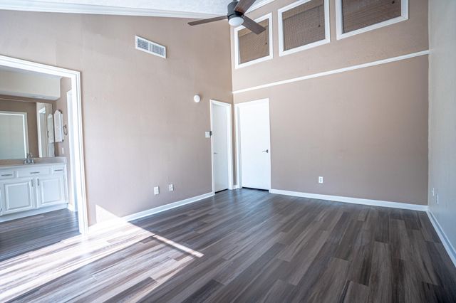 928 Memorial Village Drive 22, Houston, TX 77024