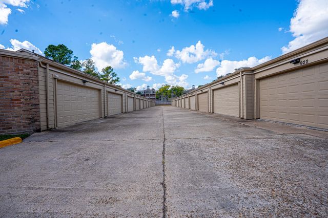 928 Memorial Village Drive 22, Houston, TX 77024