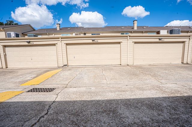 928 Memorial Village Drive 22, Houston, TX 77024