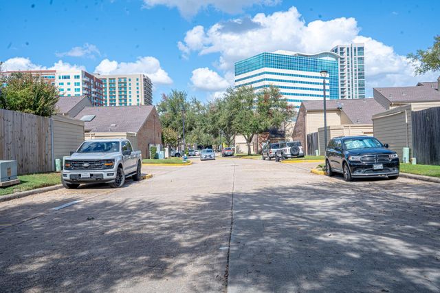928 Memorial Village Drive 22, Houston, TX 77024