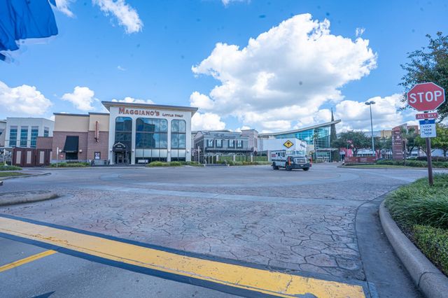 928 Memorial Village Drive 22, Houston, TX 77024