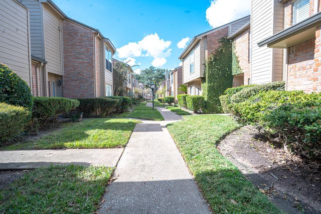 928 Memorial Village Drive 22, Houston, TX 77024