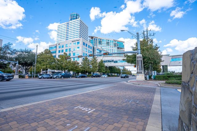 928 Memorial Village Drive 22, Houston, TX 77024