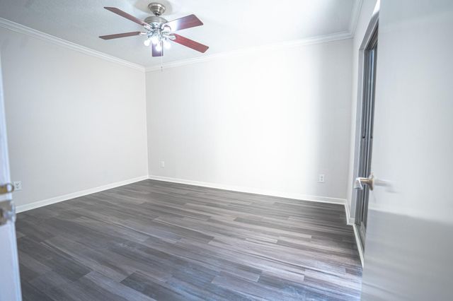 928 Memorial Village Drive 22, Houston, TX 77024