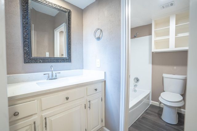 928 Memorial Village Drive 22, Houston, TX 77024