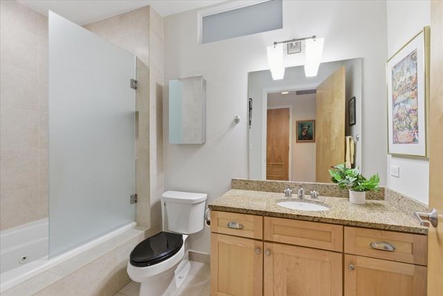 2515 Prairie Avenue 1E, Evanston, IL 60201