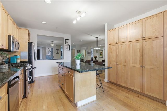 2515 Prairie Avenue 1E, Evanston, IL 60201