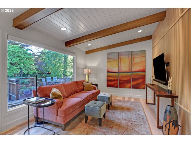 3646 Sw 50TH Ave, Portland, OR 97221
