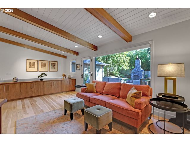 3646 Sw 50TH Ave, Portland, OR 97221