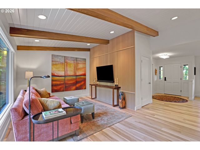 3646 Sw 50TH Ave, Portland, OR 97221