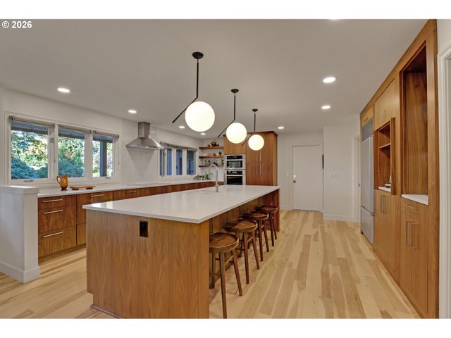 3646 Sw 50TH Ave, Portland, OR 97221