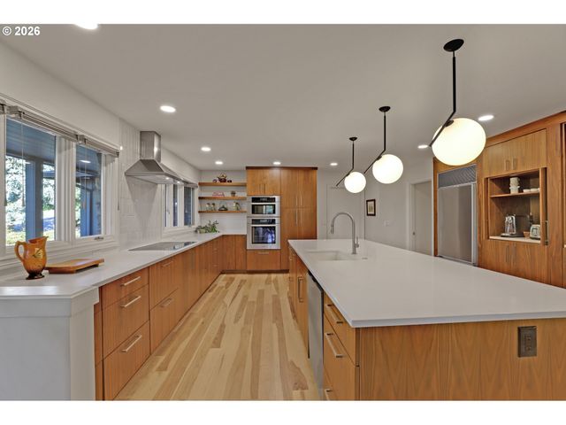 3646 Sw 50TH Ave, Portland, OR 97221