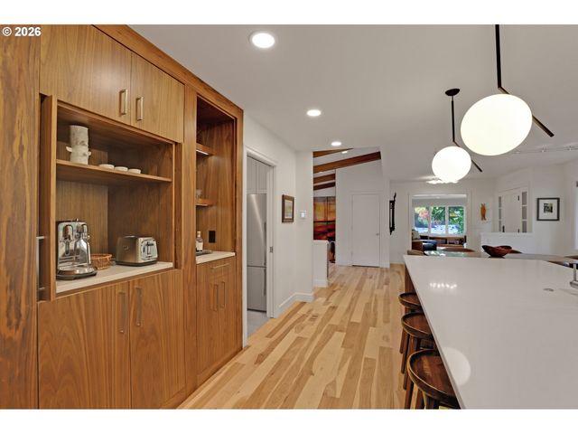 3646 Sw 50TH Ave, Portland, OR 97221