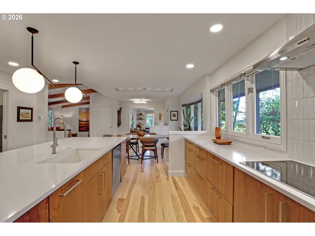3646 Sw 50TH Ave, Portland, OR 97221
