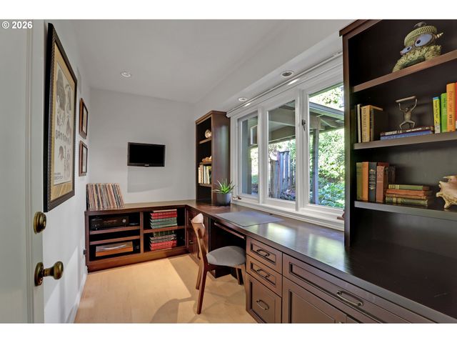 3646 Sw 50TH Ave, Portland, OR 97221