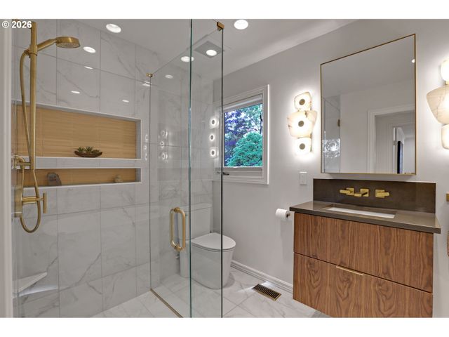 3646 Sw 50TH Ave, Portland, OR 97221