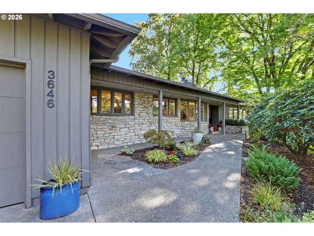 3646 Sw 50TH Ave, Portland, OR 97221