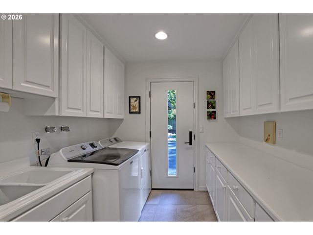3646 Sw 50TH Ave, Portland, OR 97221