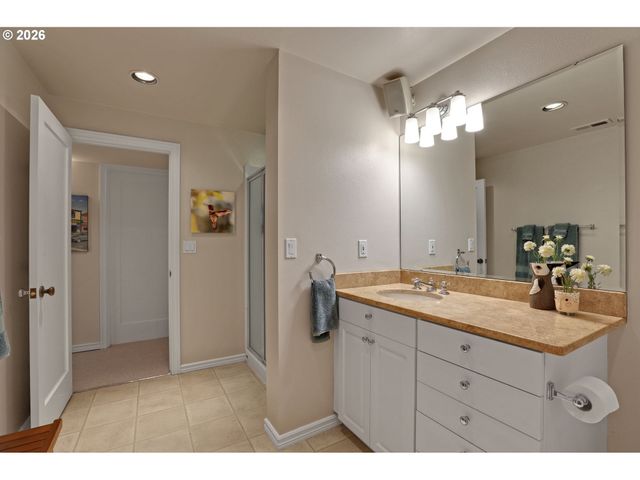 3646 Sw 50TH Ave, Portland, OR 97221