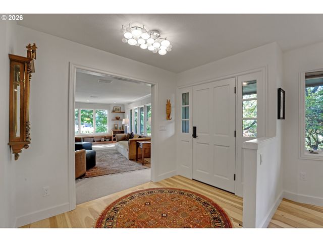 3646 Sw 50TH Ave, Portland, OR 97221