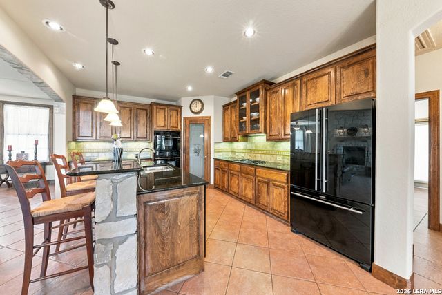 827 Highland Spgs, Canyon Lake, TX 78133