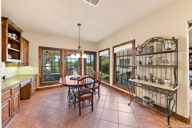 827 Highland Spgs, Canyon Lake, TX 78133