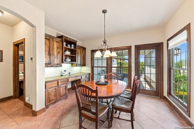 827 Highland Spgs, Canyon Lake, TX 78133