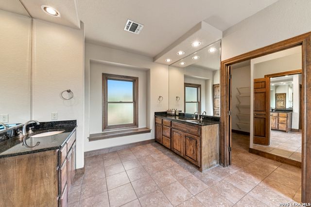 827 Highland Spgs, Canyon Lake, TX 78133