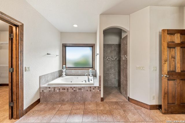 827 Highland Spgs, Canyon Lake, TX 78133