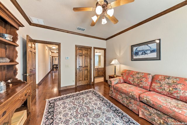827 Highland Spgs, Canyon Lake, TX 78133