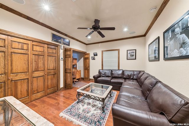 827 Highland Spgs, Canyon Lake, TX 78133