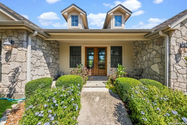 827 Highland Spgs, Canyon Lake, TX 78133