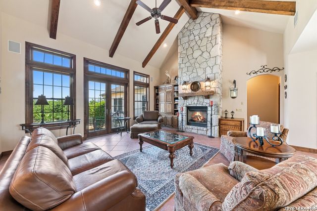 827 Highland Spgs, Canyon Lake, TX 78133