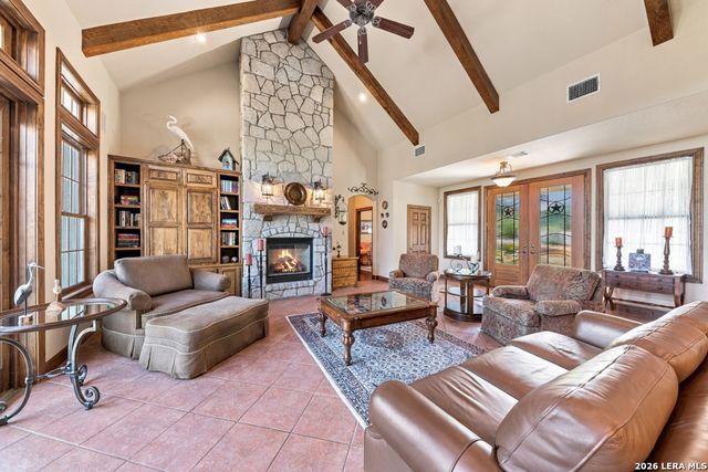 827 Highland Spgs, Canyon Lake, TX 78133