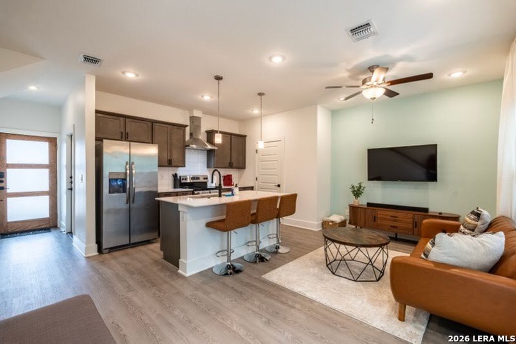 252 Cornell Ave Bldg 6, San Antonio, TX 78201