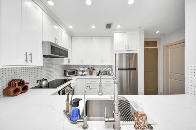 1900 Genesee Street 204, Houston, TX 77006