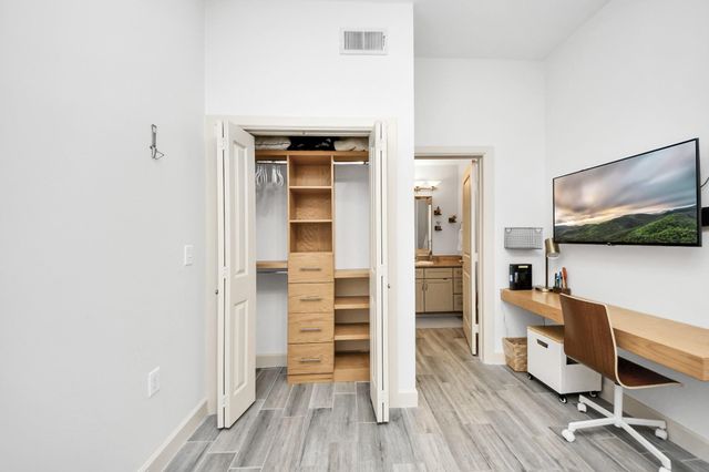 1900 Genesee Street 204, Houston, TX 77006
